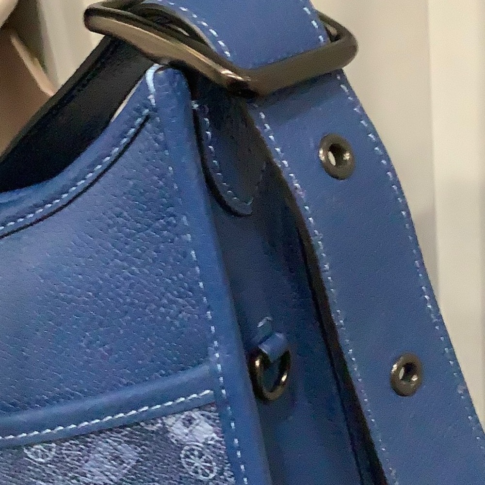 Brand New Blue Coach Emery Crossbody W/ Horse And Carriage Print (MSRP $395) - Picture 6 of 7